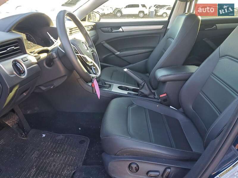 Седан Volkswagen Passat 2021 в Львове