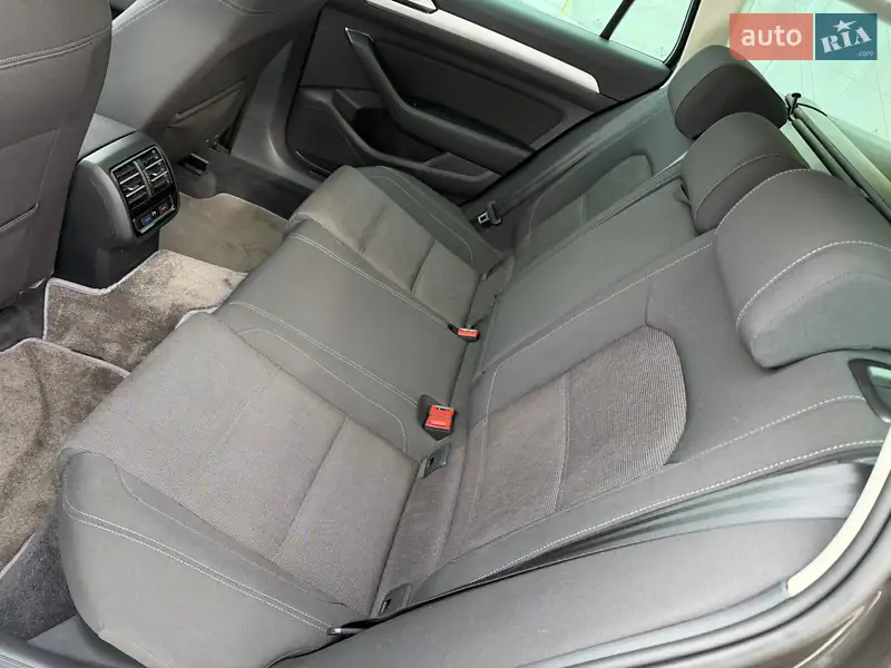 Volkswagen Passat 2017 VIN WVWZZZ3CZJE117175 фото оголошення 84 з 116
