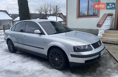 Седан Volkswagen Passat 2000 в Стрые
