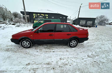 Седан Volkswagen Passat 1993 в Чуднове