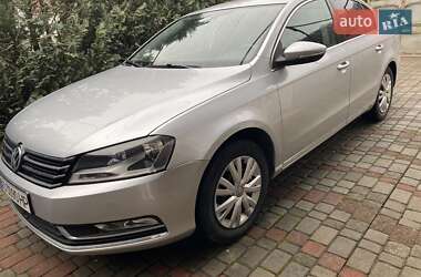 Седан Volkswagen Passat 2012 в Іршаві