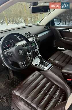 Универсал Volkswagen Passat 2011 в Емильчине