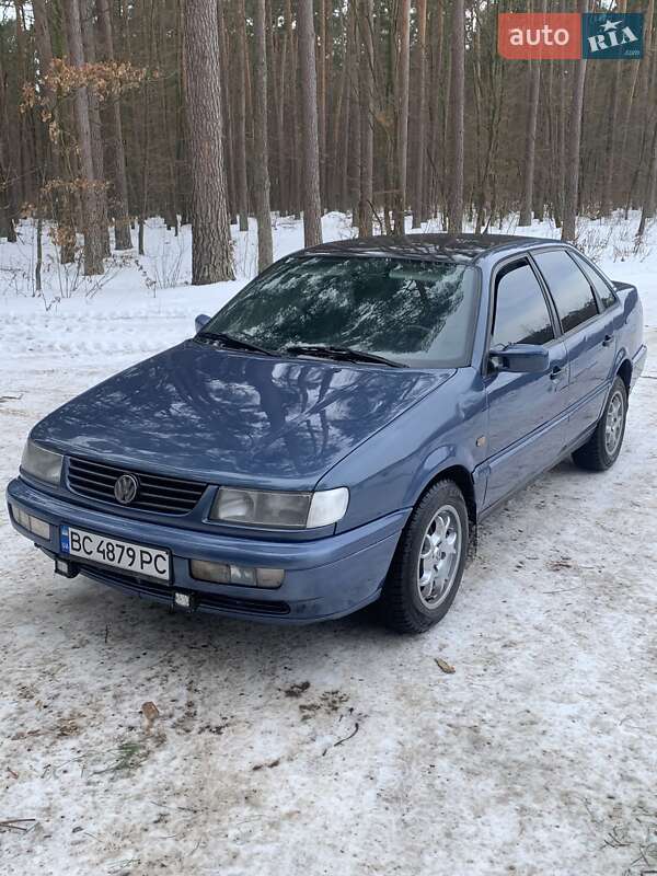 Седан Volkswagen Passat 1996 в Кременце