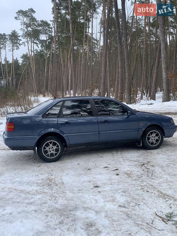 Седан Volkswagen Passat 1996 в Кременце