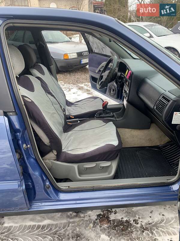 Седан Volkswagen Passat 1996 в Кременце