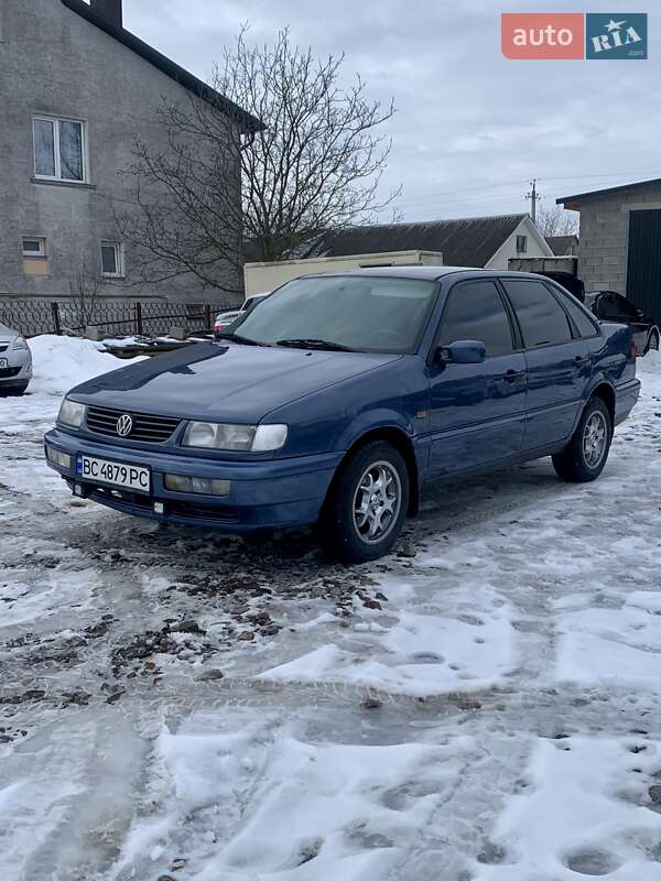 Седан Volkswagen Passat 1996 в Кременце