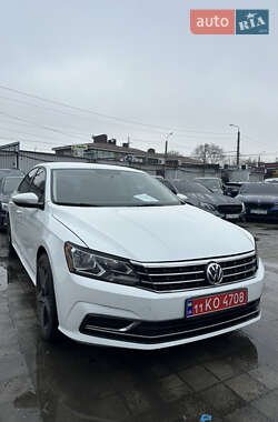 Седан Volkswagen Passat 2018 в Днепре