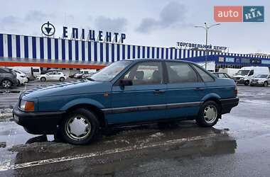 Седан Volkswagen Passat 1992 в Хмельницькому