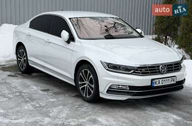Седан Volkswagen Passat 2018 в Киеве