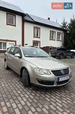 Универсал Volkswagen Passat 2006 в Рокитном