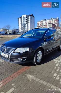 Універсал Volkswagen Passat 2010 в Долині
