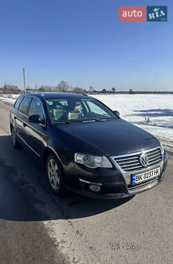 Универсал Volkswagen Passat 2008 в Рокитном
