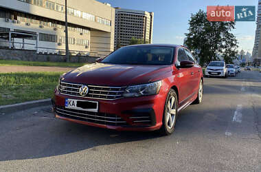 Седан Volkswagen Passat 2016 в Киеве