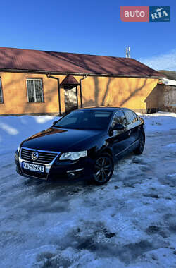 Седан Volkswagen Passat 2006 в Ромнах