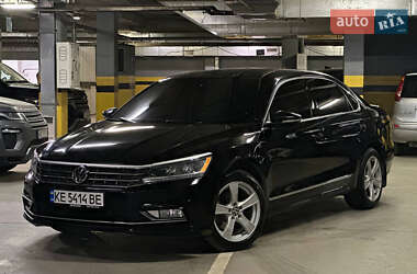 Седан Volkswagen Passat 2017 в Днепре