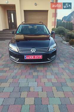 Универсал Volkswagen Passat 2012 в Луцке