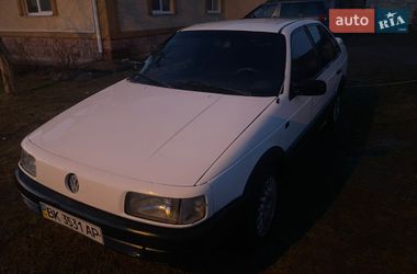 Седан Volkswagen Passat 1989 в Радехове