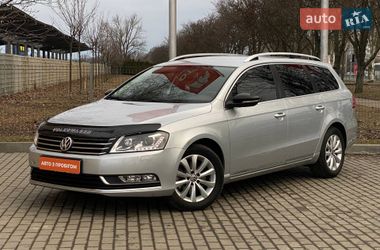 Універсал Volkswagen Passat 2014 в Дніпрі