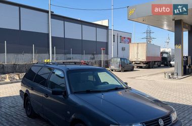 Универсал Volkswagen Passat 1995 в Винниках