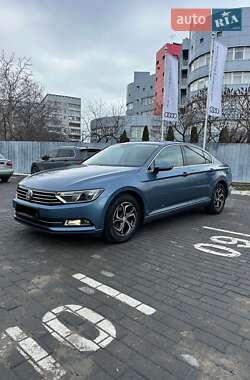 Седан Volkswagen Passat 2015 в Харькове