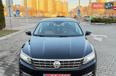 Седан Volkswagen Passat 2018 в Киеве