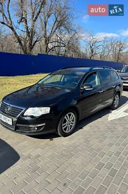 Універсал Volkswagen Passat 2006 в Миколаєві