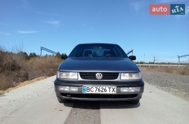 Седан Volkswagen Passat 1994 в Городке