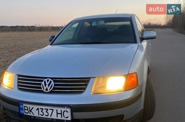 Седан Volkswagen Passat 1997 в Костополе