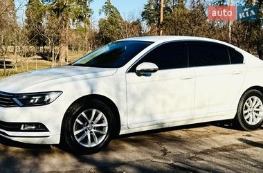 Седан Volkswagen Passat 2015 в Києві