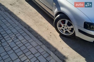Седан Volkswagen Passat 1999 в Самборі