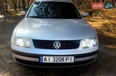 Седан Volkswagen Passat 1999 в Киеве