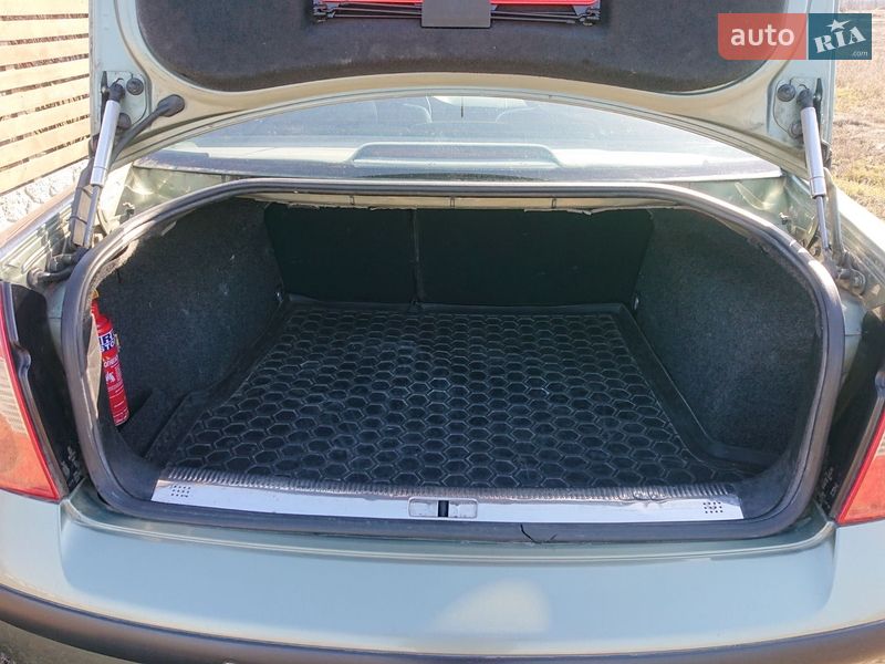 Седан Volkswagen Passat 2001 в Черкассах