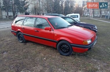 Універсал Volkswagen Passat 1991 в Вараші
