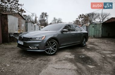 Седан Volkswagen Passat 2016 в Днепре