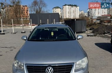 Седан Volkswagen Passat 2010 в Львове