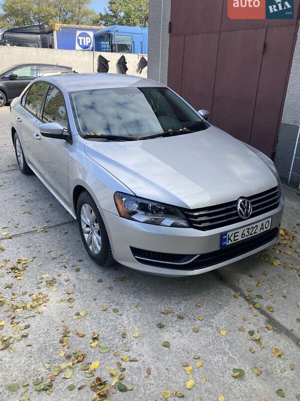 Седан Volkswagen Passat 2014 в Днепре