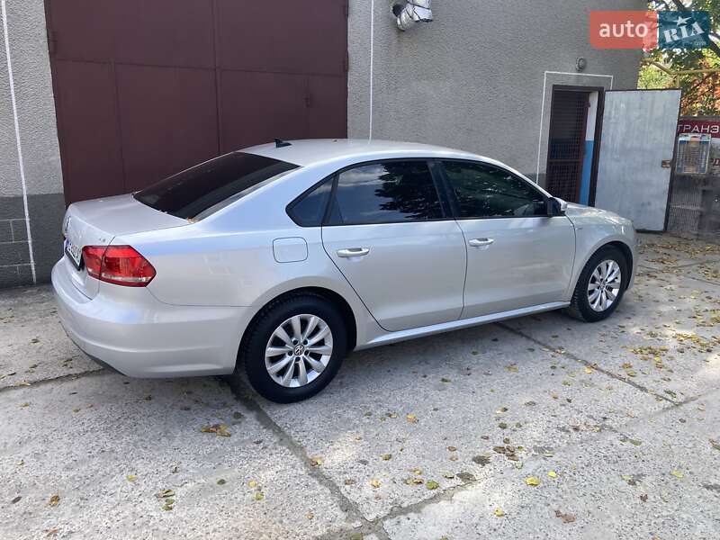 Седан Volkswagen Passat 2014 в Днепре