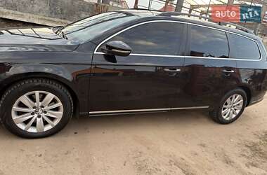 Универсал Volkswagen Passat 2010 в Мостиске