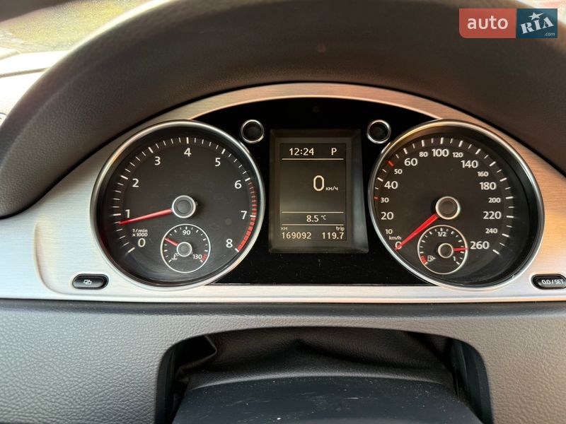 Седан Volkswagen Passat 2011 в Львове