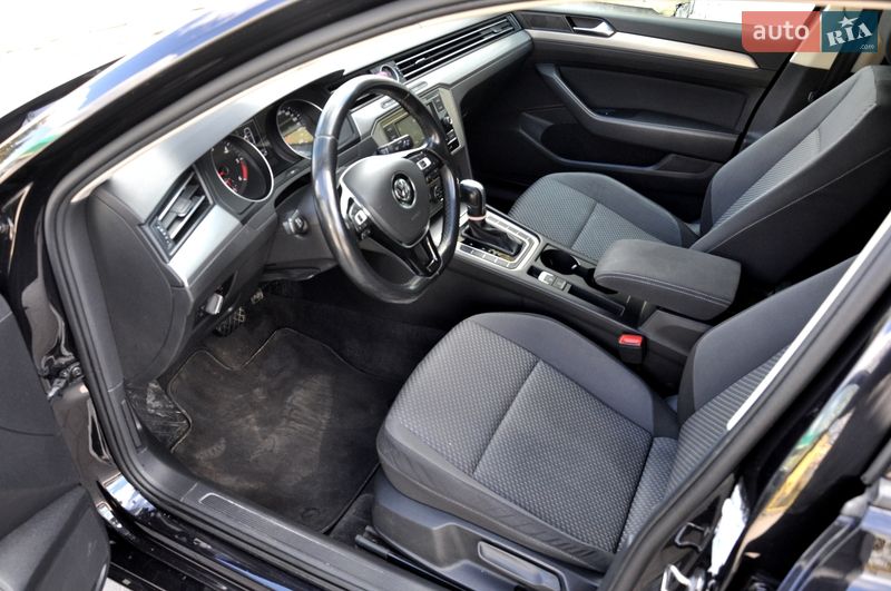 Седан Volkswagen Passat 2017 в Львове