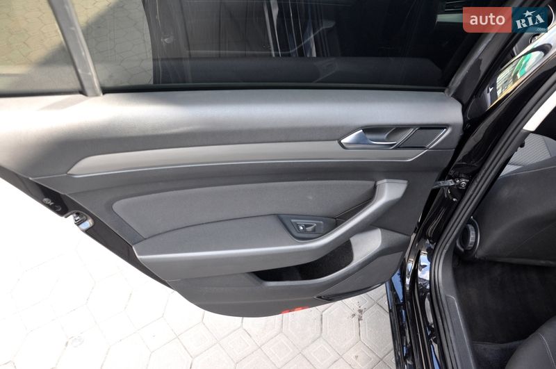 Седан Volkswagen Passat 2017 в Львове