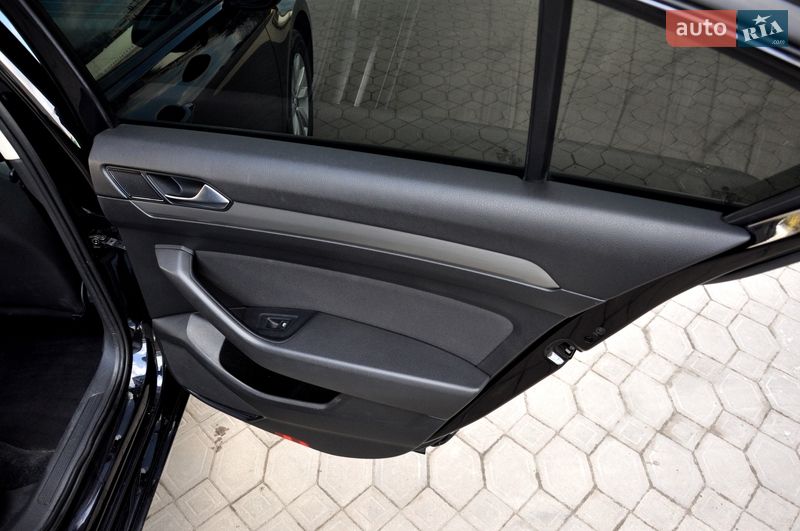 Седан Volkswagen Passat 2017 в Львове