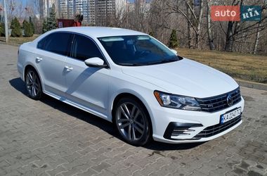 Седан Volkswagen Passat 2016 в Киеве