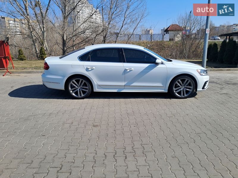 Седан Volkswagen Passat 2016 в Киеве