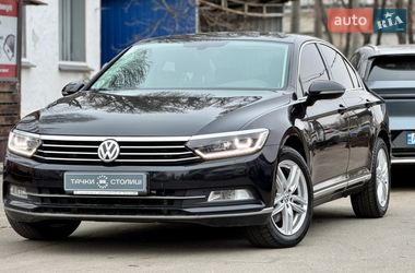 Седан Volkswagen Passat 2016 в Киеве