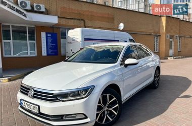 Седан Volkswagen Passat 2018 в Києві