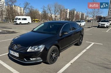Седан Volkswagen Passat 2012 в Києві