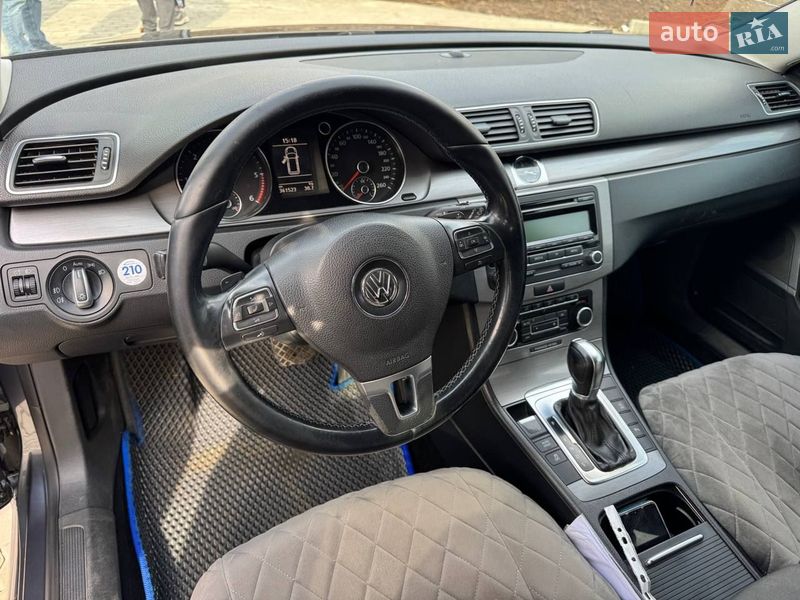 Универсал Volkswagen Passat 2011 в Яремче