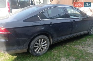 Седан Volkswagen Passat 2015 в Мукачевому