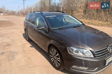 Універсал Volkswagen Passat 2012 в Житомирі